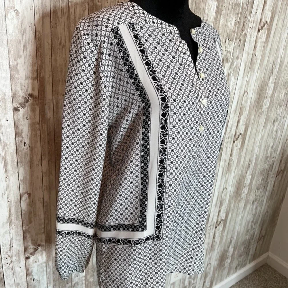 LOFT Black & White Long Sleeve Blouse size XS